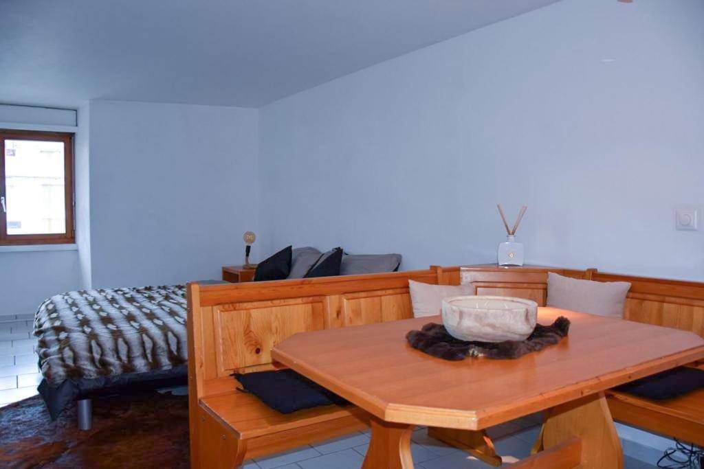Private Apartment With Parking Spot In The Center Флимс Экстерьер фото